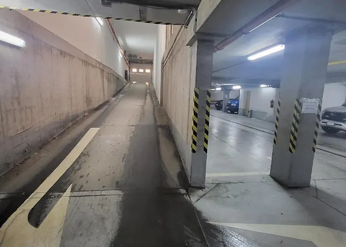 Monar Exclusive Center Free Parking In Garage